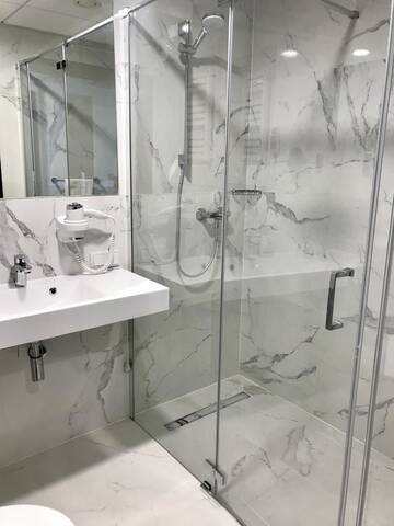 Фото номера Двухместный номер Делюкс с 1 кроватью и балконом Отель Trofana Wellness &amp; SPA г. Мендзыздрое 5